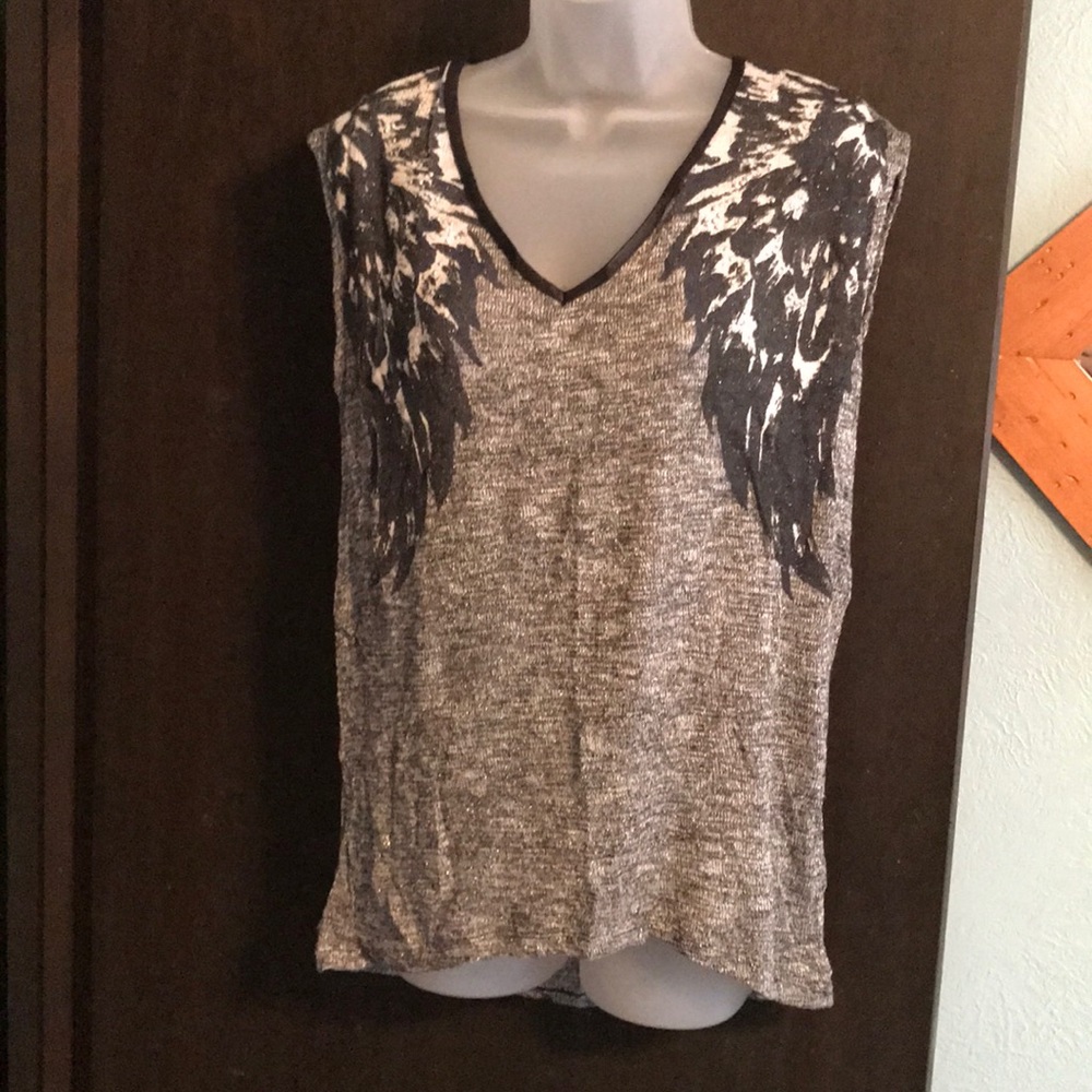 Sleeveless sweater with wings